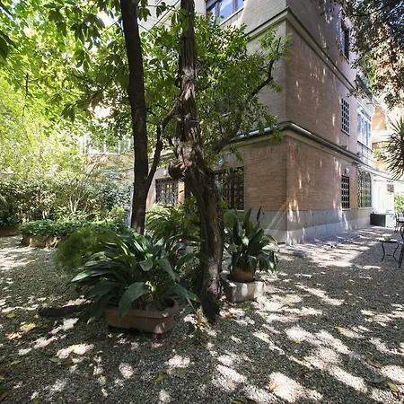 Vatican 307 Apartment *